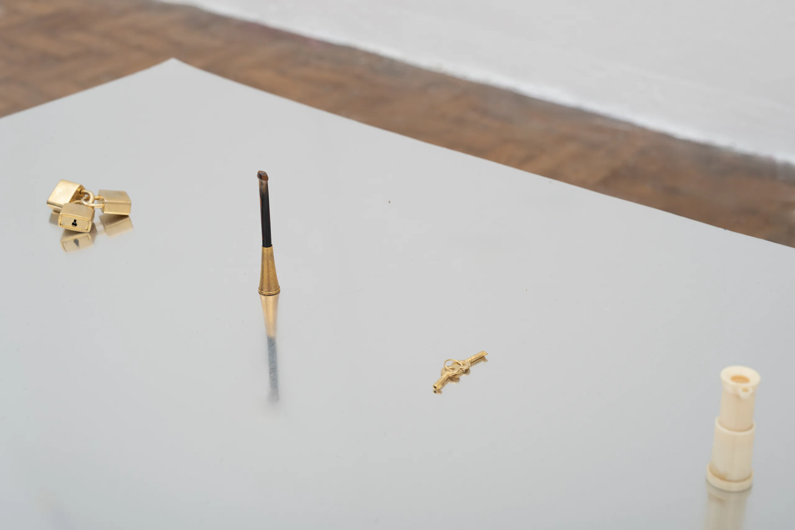 Segredos, Intocável — Arte, 2026, por Guilherme Kherlakian